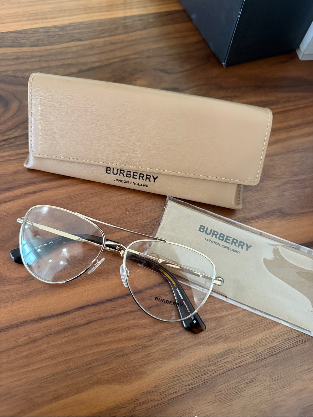 Burberry aviator glasses